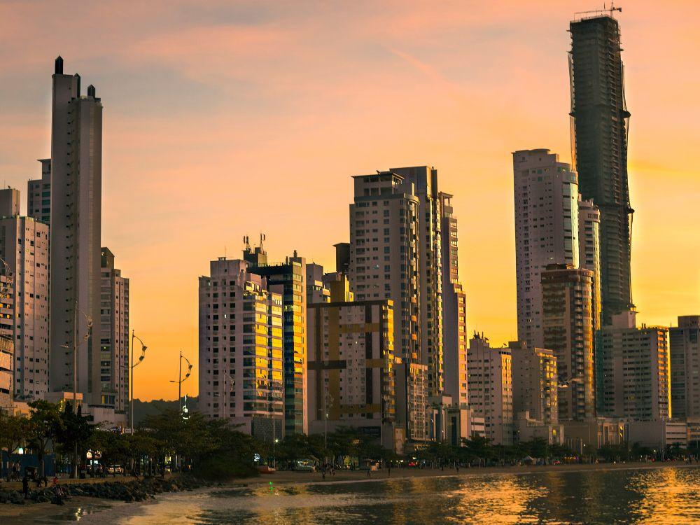 Descubra Balneário Camboriú onde fica e planeje sua viagem 